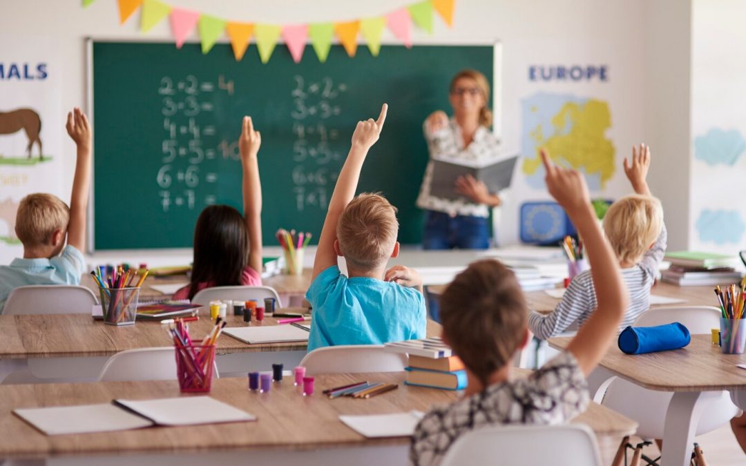 El Salario Escolar en Costa Rica: Diferencias entre el Sector Público y Privado